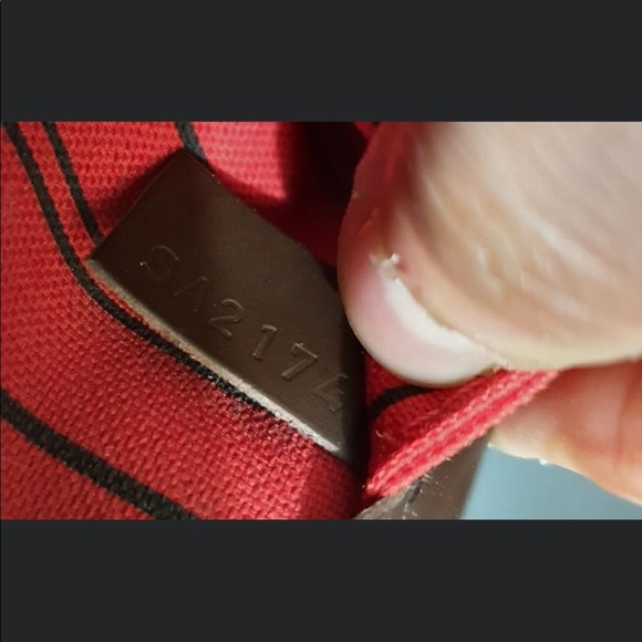 LV Neverfull Damier Ebene MM - Picture 7 of 13